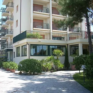 https://hotel-paris-lido-di-camaiore.it-tuscanyhotel.com